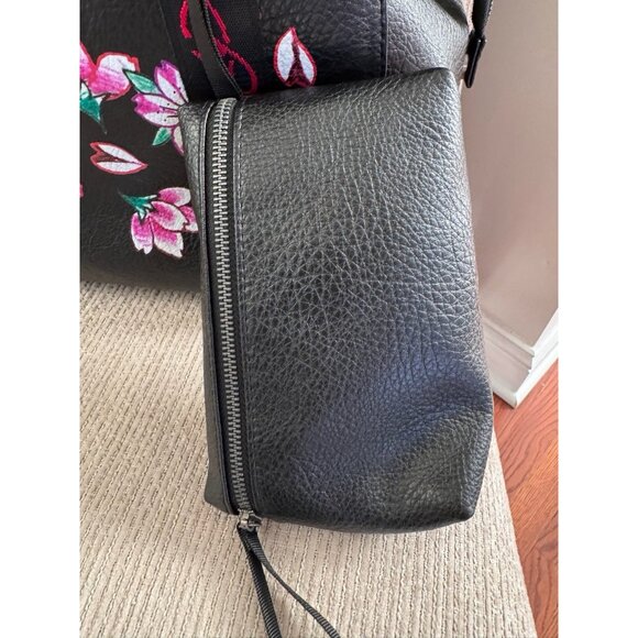 NWT ED HARDY LOVE KILLS SLOWLY WEEKENDER OVERNIGHT/TRAVEL TOTE SKULL FLOWERS - Picture 5 of 13